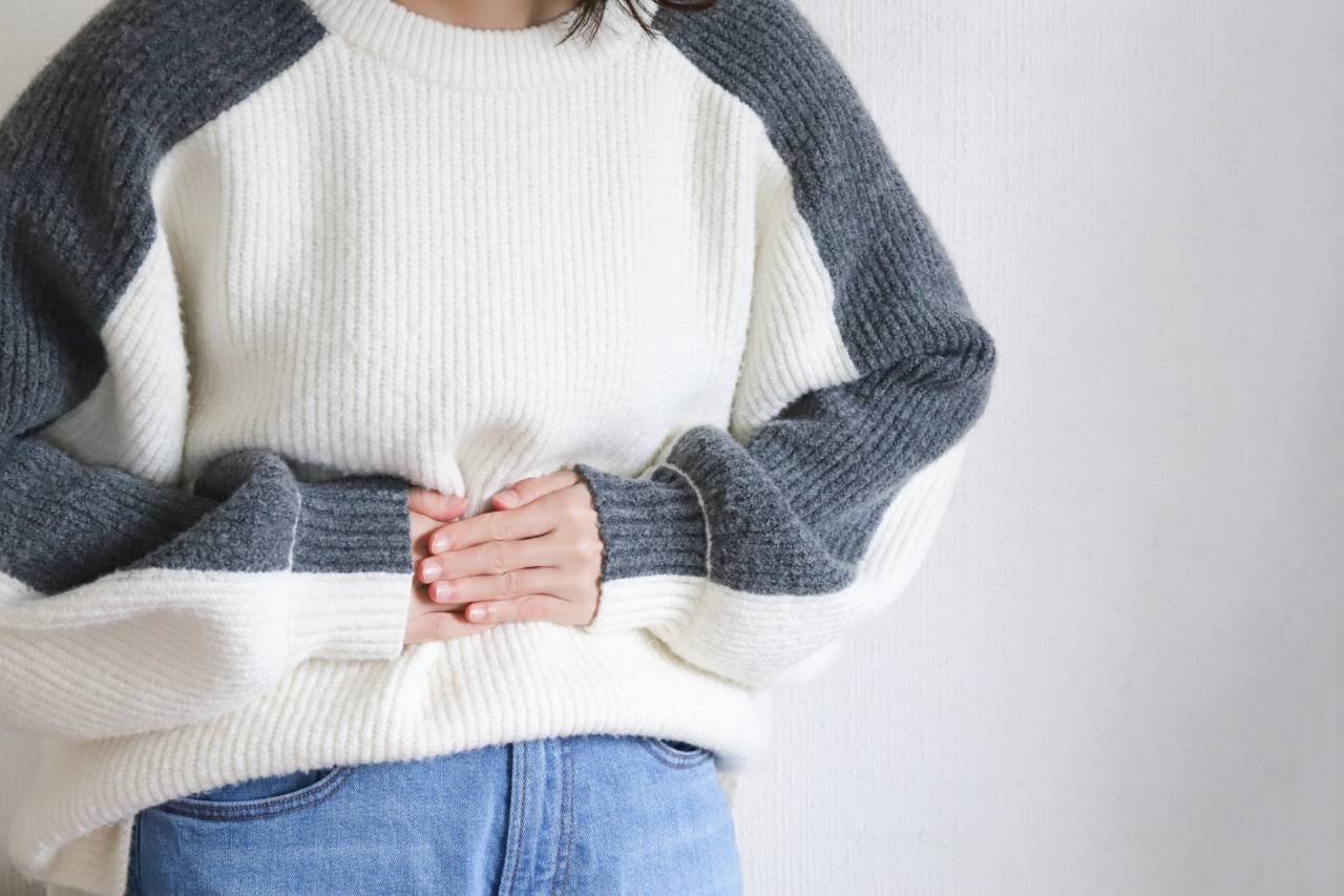 腹痛や腰痛の場合、いつERに行くべきですか?